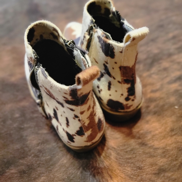 Cow Print Ankle Boot - Very G - Picture 3 of 3